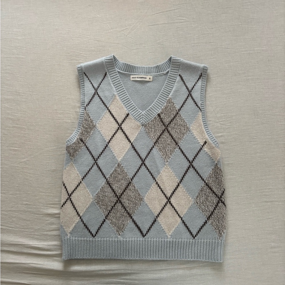 moon & madison Light Blue Argyle V-Neck Sweater Vest